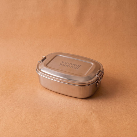 Bento Small 1 i rustfrit stål 18/8 lukket med tætsluttende låg fra Yummii Yummii