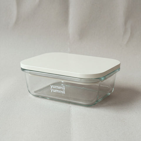 Glasbeholder Sea Shell Small 370 ml i borosilikatglas med lyst MDF-låg, lukket, fra Yummii Yummii
