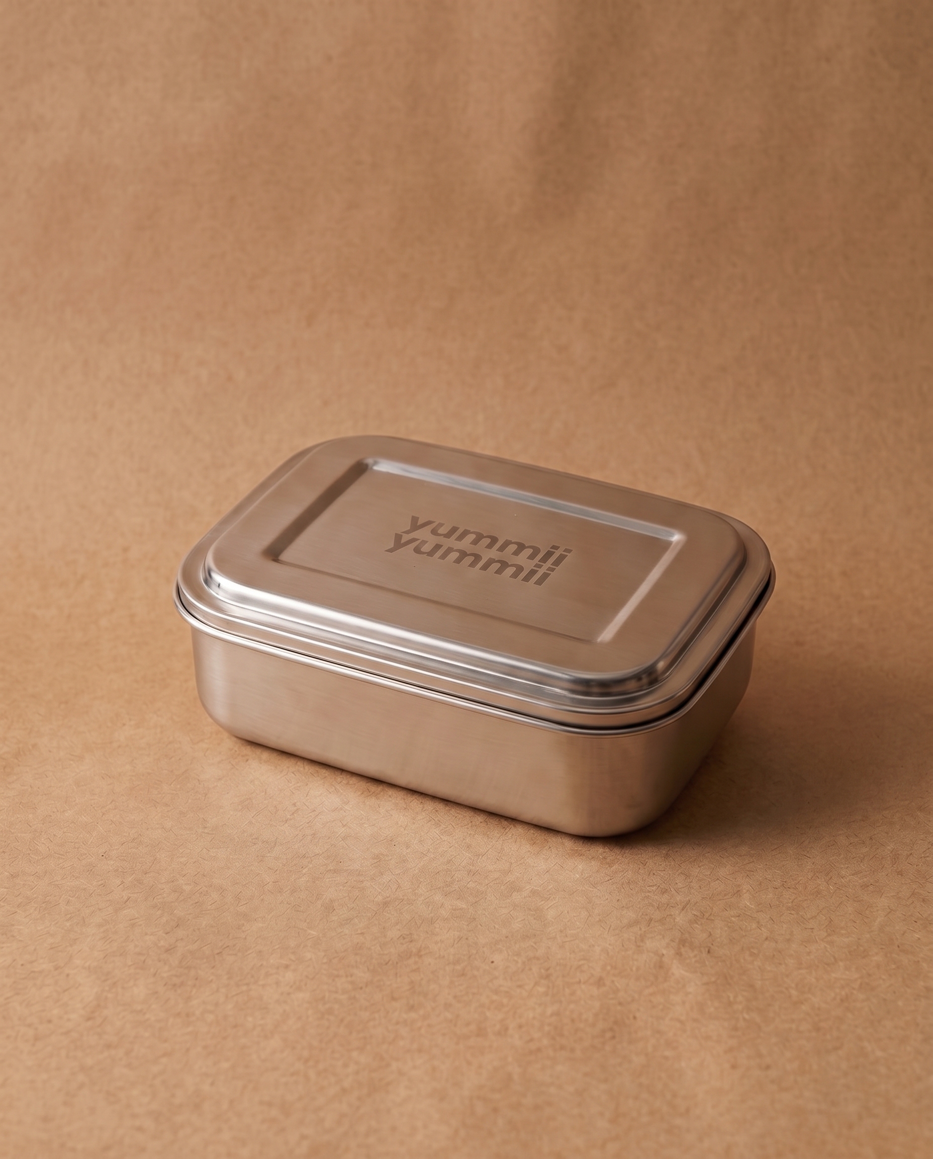 Bento Medium+ 2 madkasse i rustfrit stål på kraftpapir - lukket - Yummii Yummii