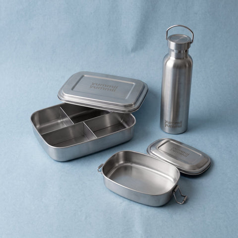 Skole-sæt Udskoling i rustfrit stål 18/8 med Bento Large 3, Small 1 og termoflaske 600 ml, åbne fra Yummii Yummii