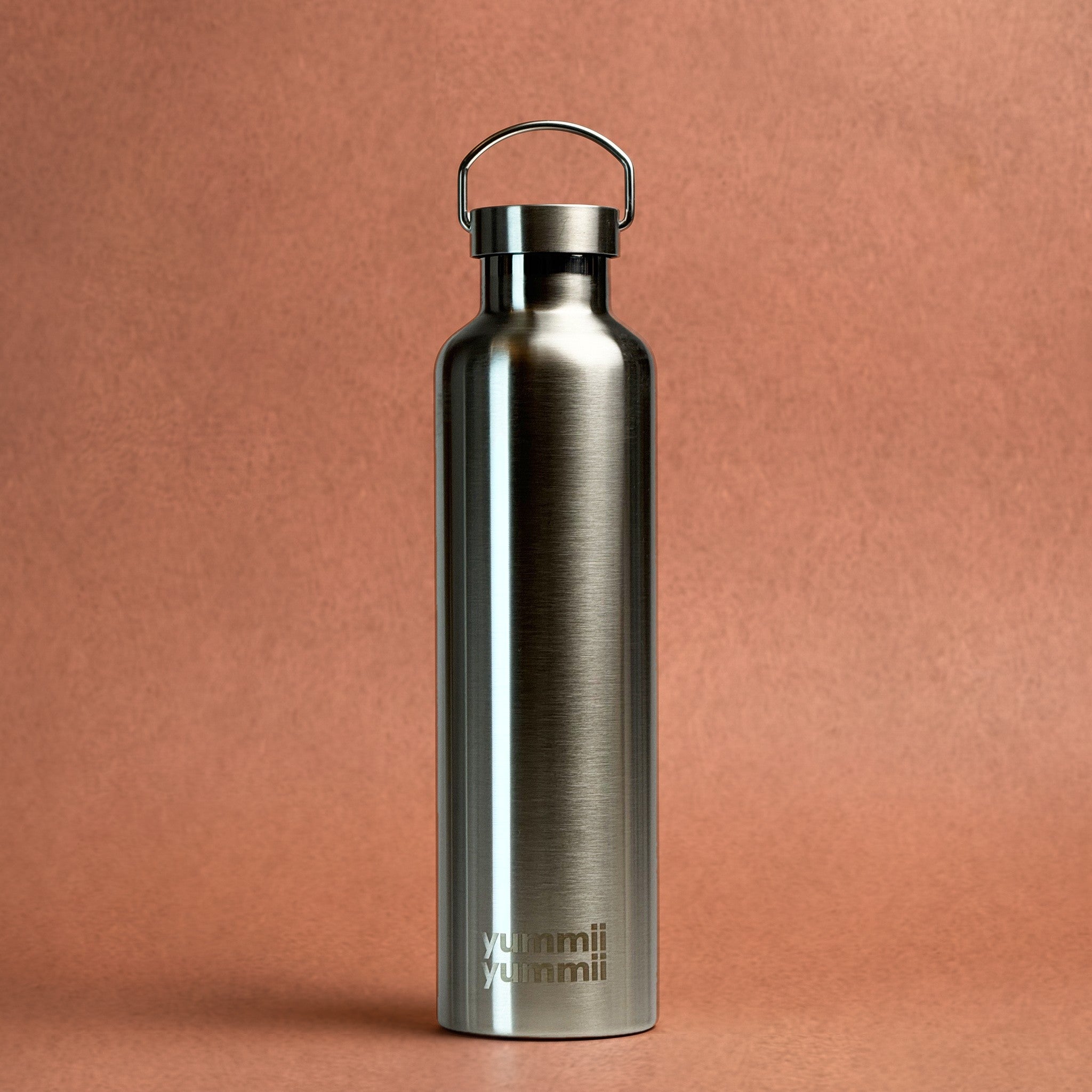Termoflaske i rustfrit stål 1000 ml lukket med stålprop, termoflaske 1 liter fra Yummii Yummii